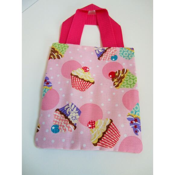 cupcake mini crayon bag, party favors, goody bags - Picture 2 of 4